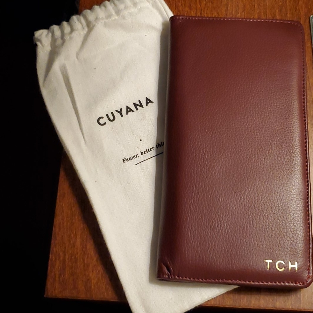 Cuyana Passport holder